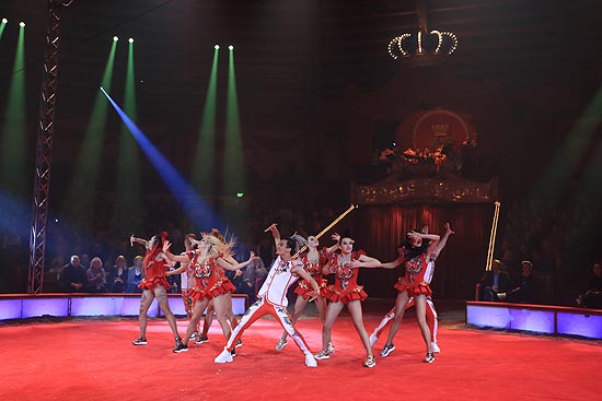 Circus Theater Bingo bei der Circus Krone 1. Winterspielzeit 2020: „Hereinspaziert - Manege frei!“ ist der Programmtitel des ersten Programmes der 101. Wintersaison. Premiere am 25.12.2019. (©Foto:  Martin Schmitz)